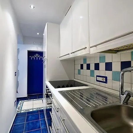 בית נופש Sunshine House סורנטו